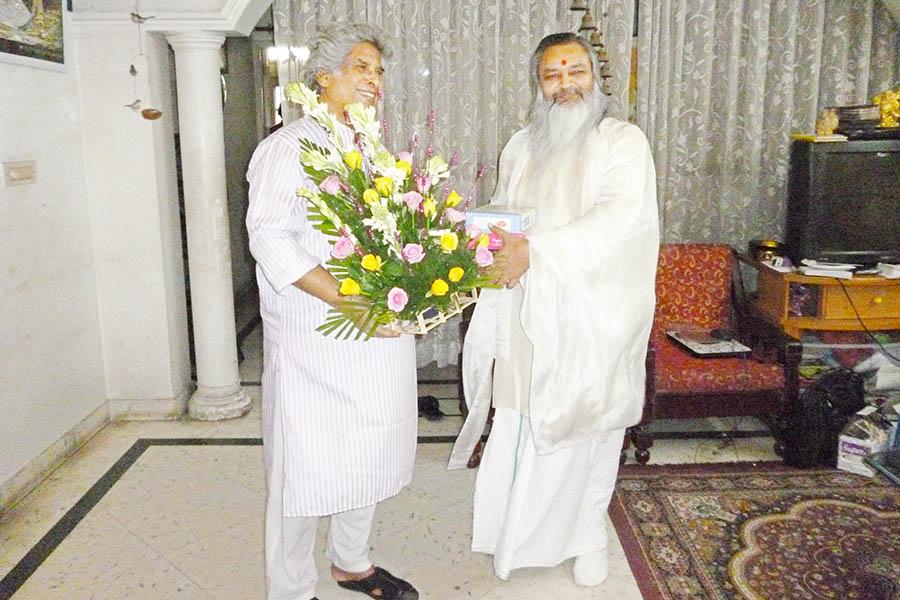Brahmachari Girish Ji greeting Padmabhushan Pundit Debu Chaudhuri, Sitar Maestro on his birthday on 30 May 2015 and both watching a documentary on Debu Ji. 